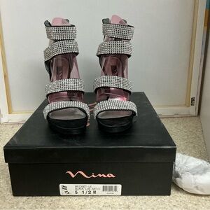 EUC. Nina Bridget Black Satin and Rhinestone Women's Sandals